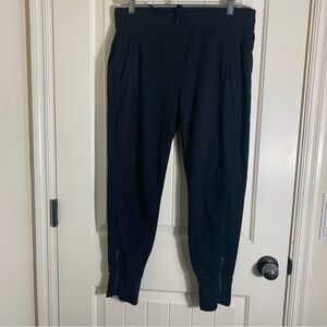 Athleta Soho Joggers in Black With Zippered Pockets and Ankle Size Medium